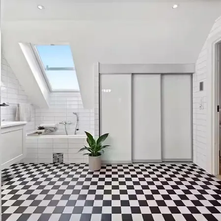 3-bedroom In Center Apartment *